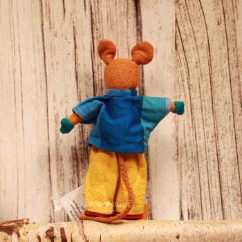 Stofftier Maus mit gelber Hose